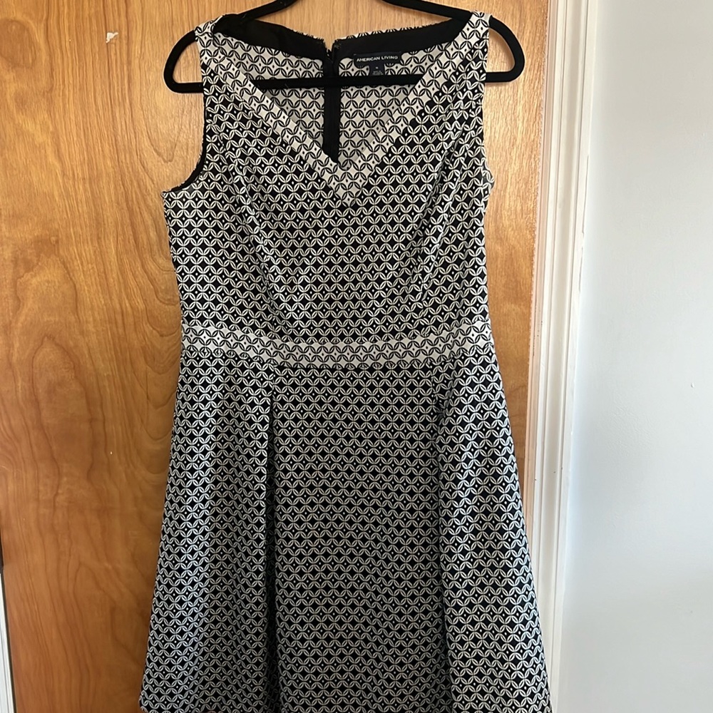 Sleeveless Midi Dress Black Cream Pleated A-Line V-Neck